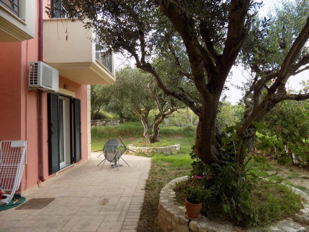 Kolona Apartments Lixouri Exterior photo